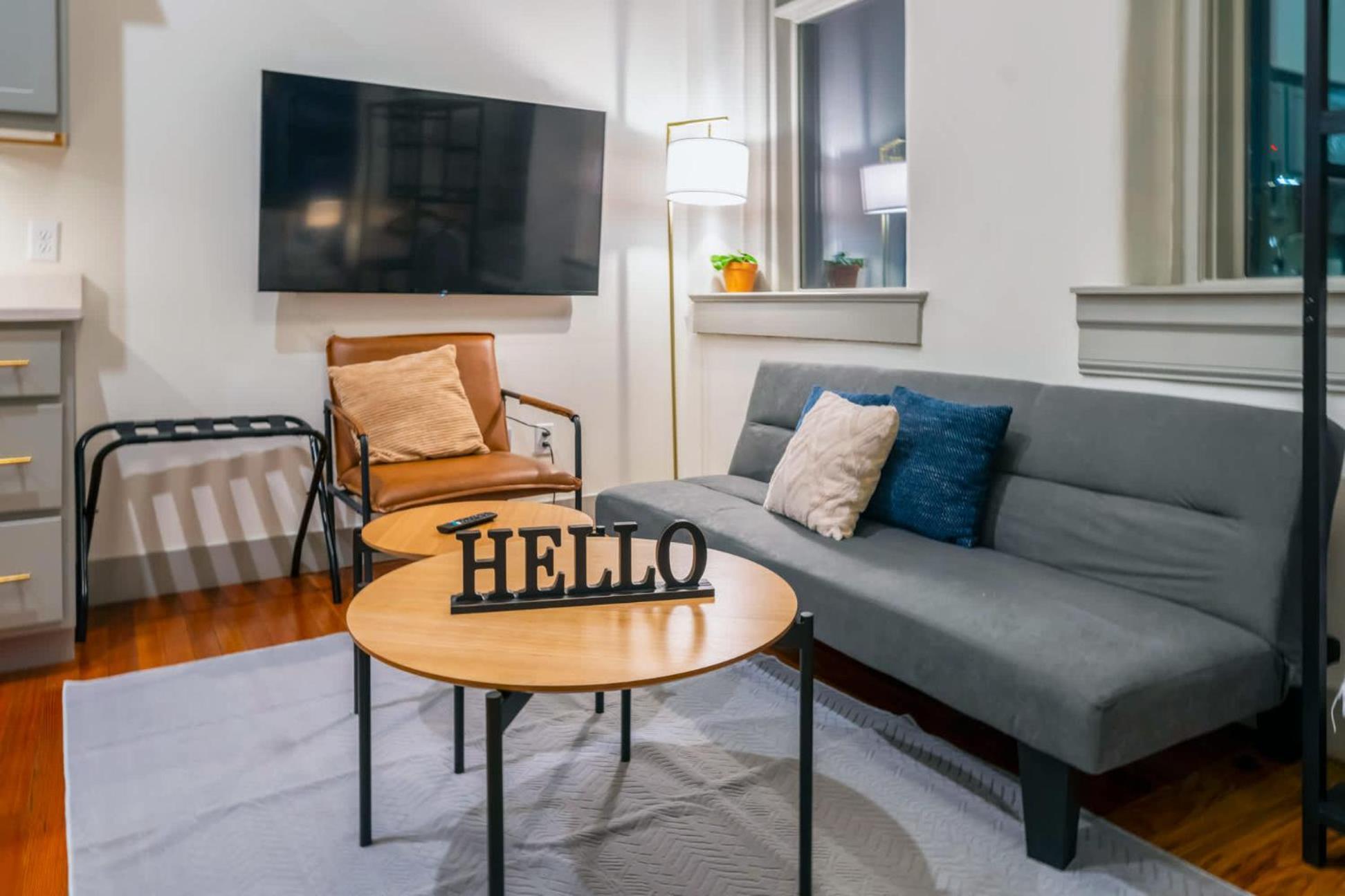 Bright And Modern In # 407 Apartment